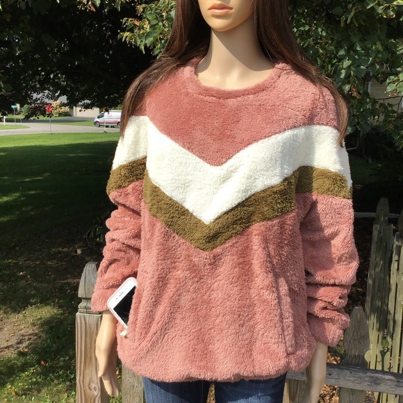 - PLUSH COZY LOOSE TOP WITH SIDE POCKETS - Picture 6 of 9